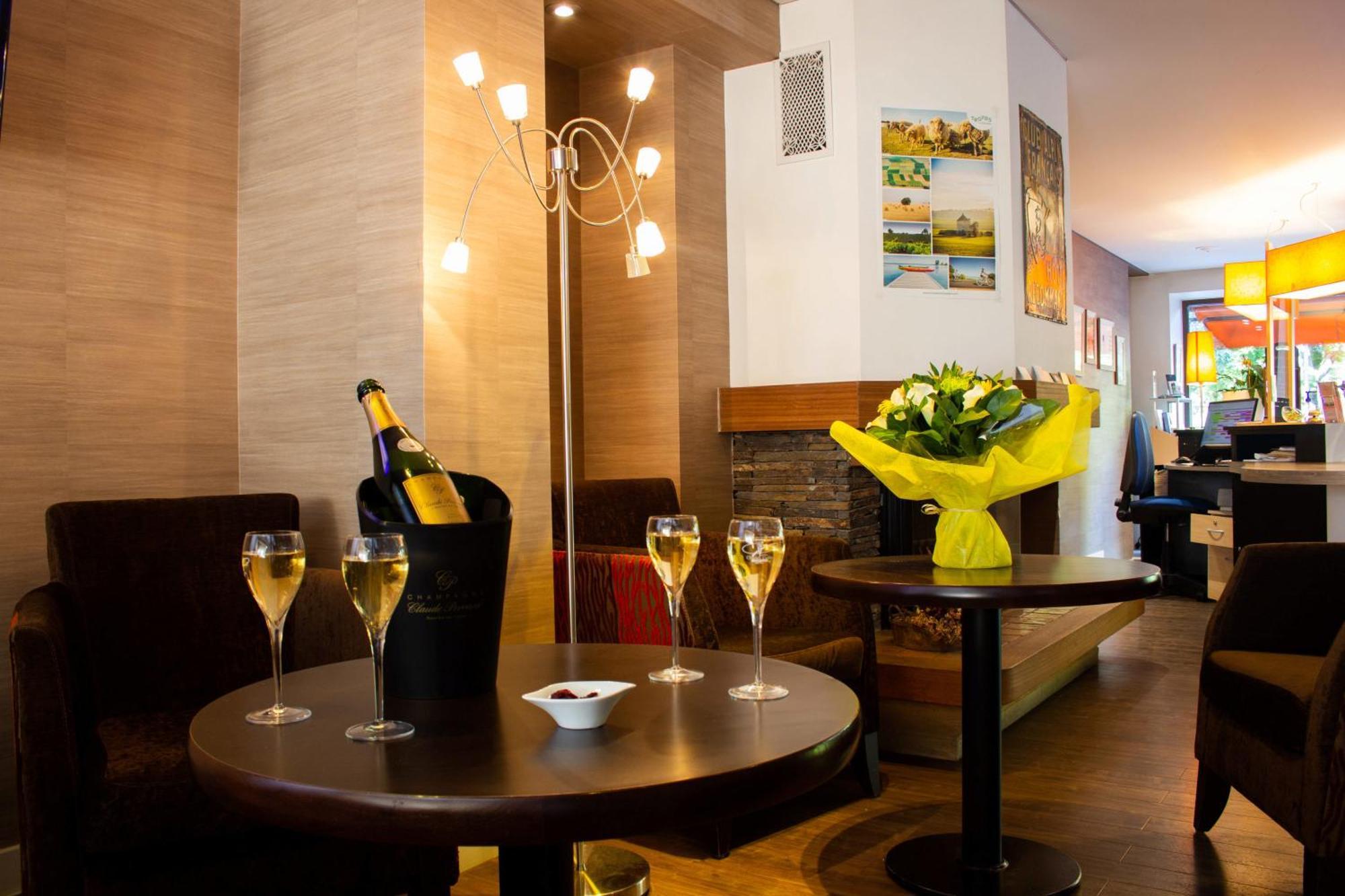 Hotel De La Gare Troyes Centre ภายนอก รูปภาพ